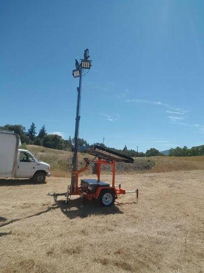 Used 2019 National Signal Solar Light Tower Trailer