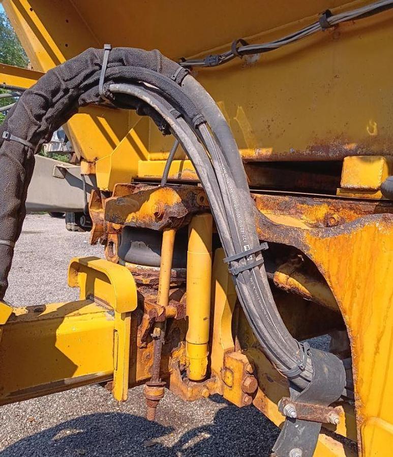 Used 2009 AG-CHEM ROGATOR 1386 Self Propelled Sprayer