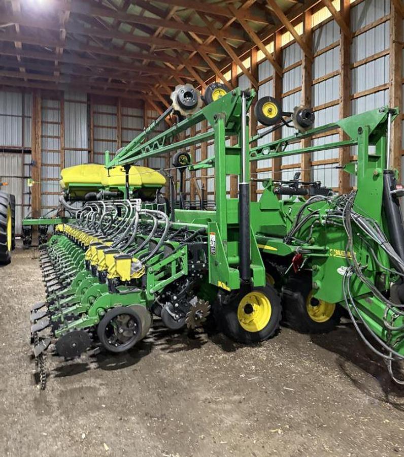 Used 2012 John Deere DB80 Planter