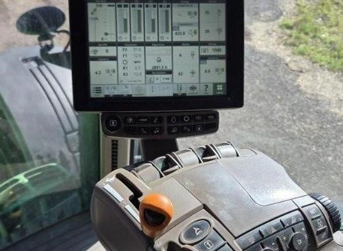 Used 2015 John Deere 7210R MFWD Tractor with IVT