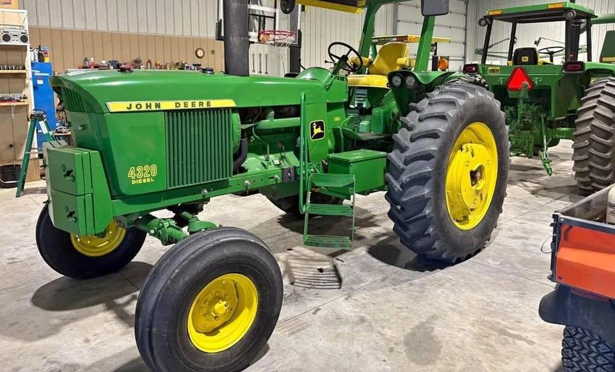 Used 1971 John Deere 4320