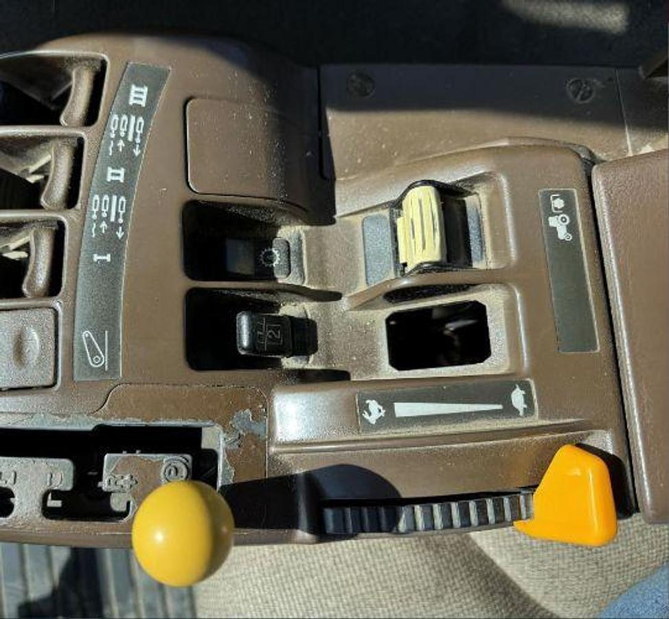 Used 2009 JOHN DEERE 8430T