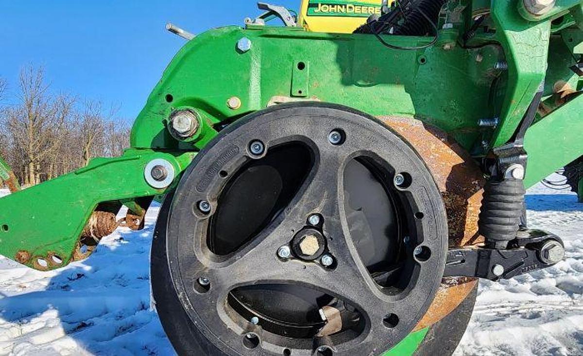 Used 2015 JOHN DEERE 1775NT