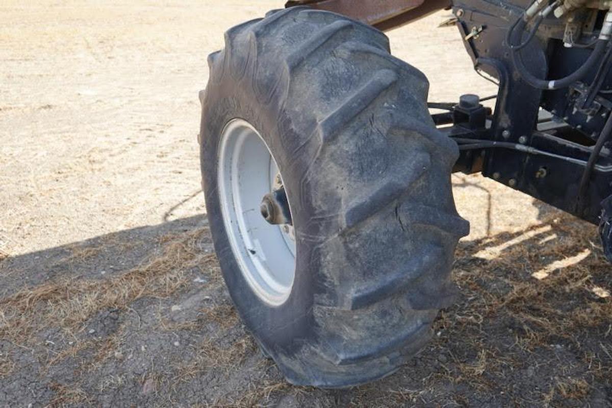 Used 2005 Gleaner R65 Combine