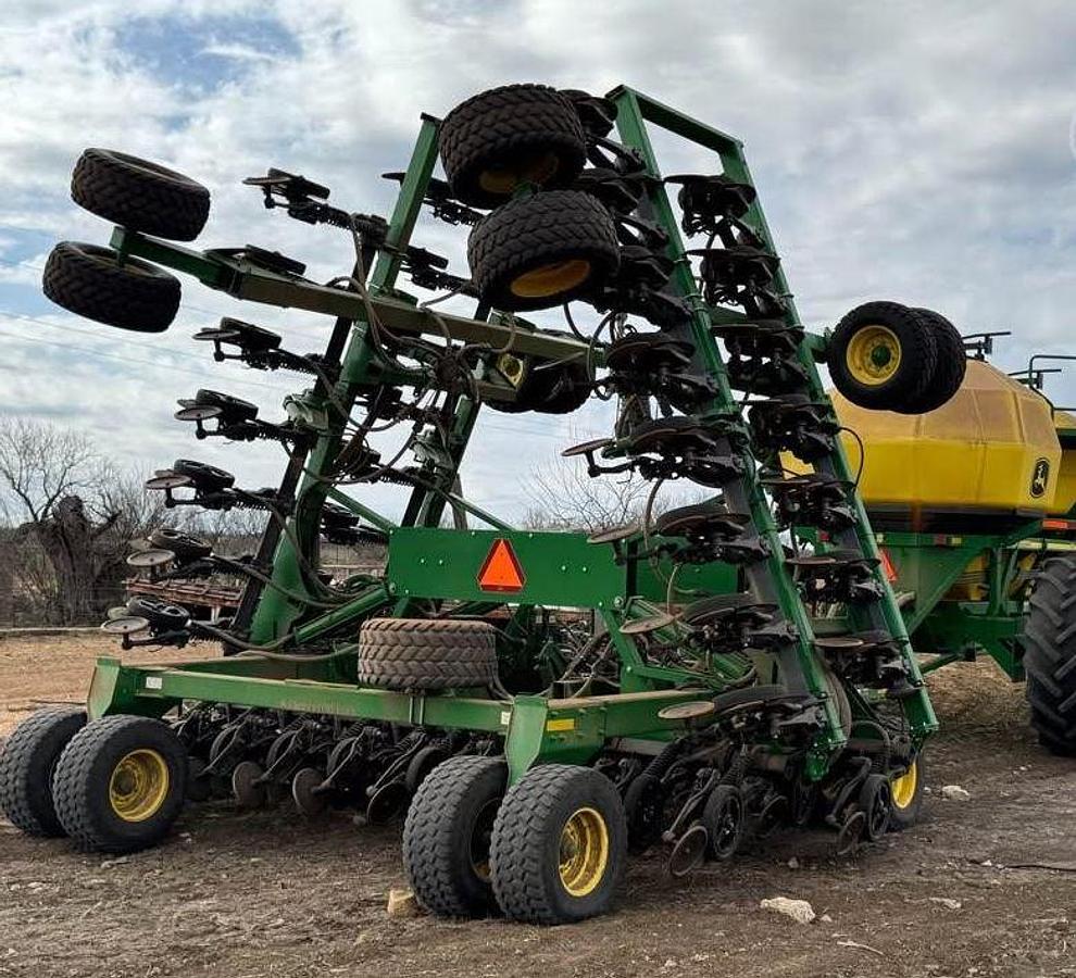 Used 2008 JOHN DEERE 1890 Air Seeder