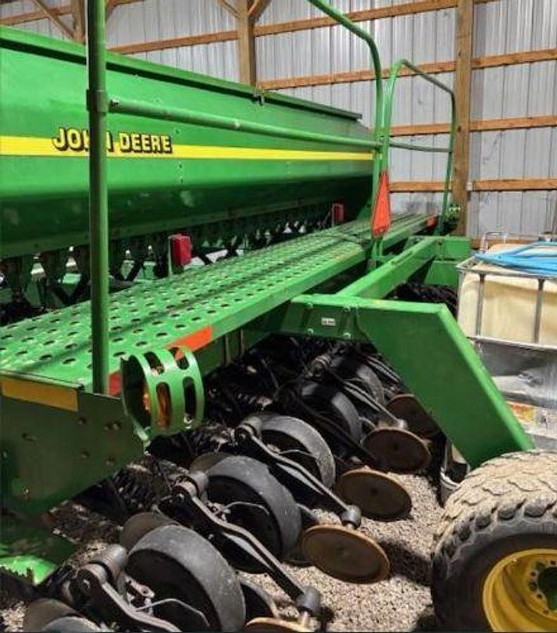 Used 2002 JOHN DEERE 1560