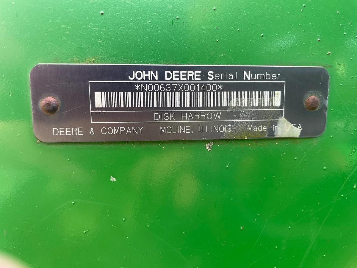 Used JOHN DEERE 637