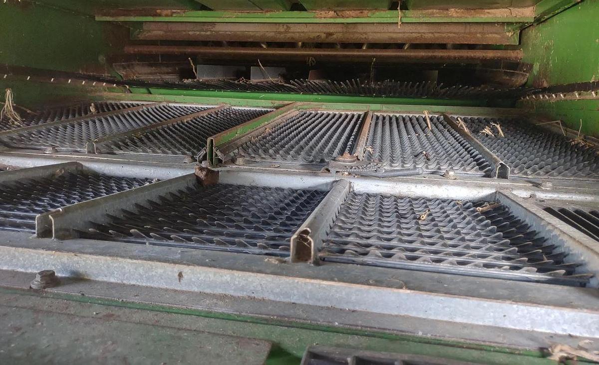 Used 1999 John Deere 9610 with Header and Cart