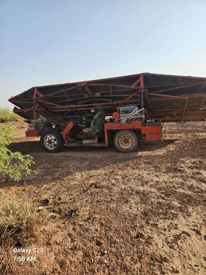 Used 1970 Pistachio Shaker and Catcher