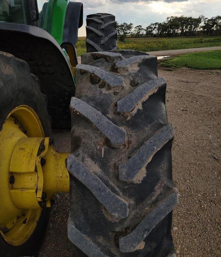 Used 2013 JOHN DEERE 8335R Tractor