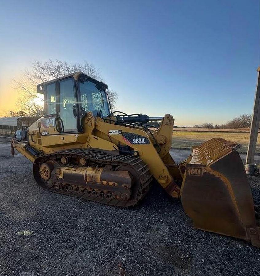 Used 2018 CATERPILLAR 963K Loader