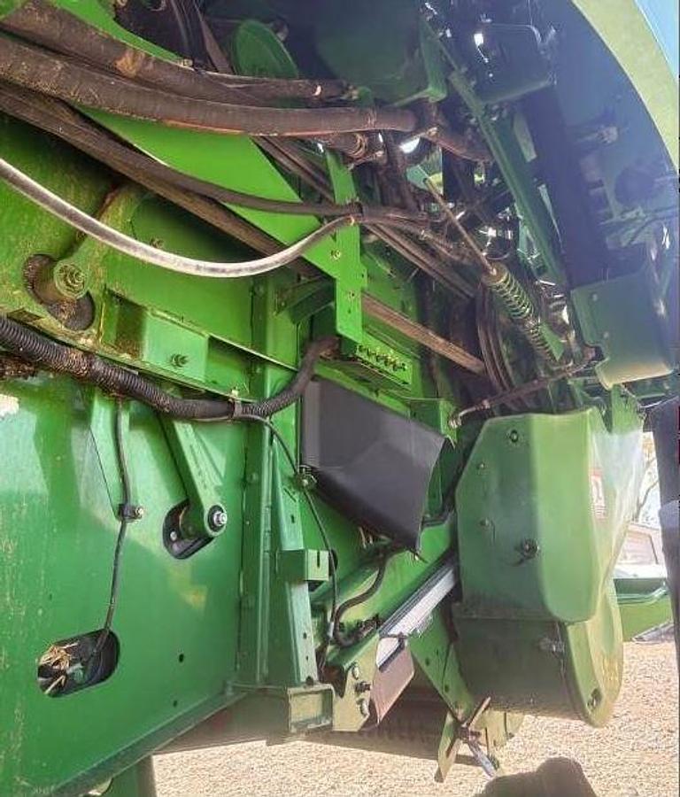 Used 2012 JOHN DEERE S670 Combine
