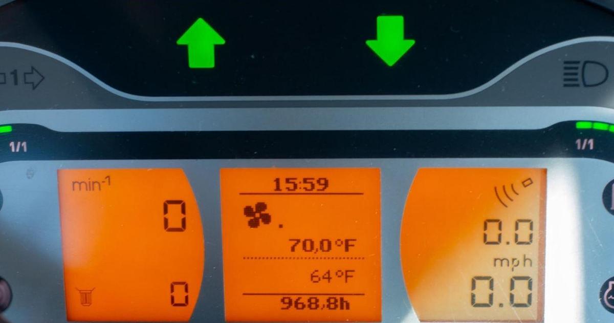 Used 2021 FENDT 1042 VARIO Tractor