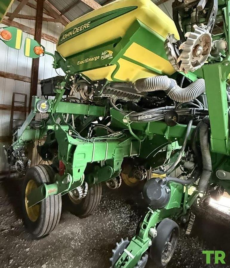 Used 2021 John Deere 1795 ExactEmerge 12/23 Split-Row Planter