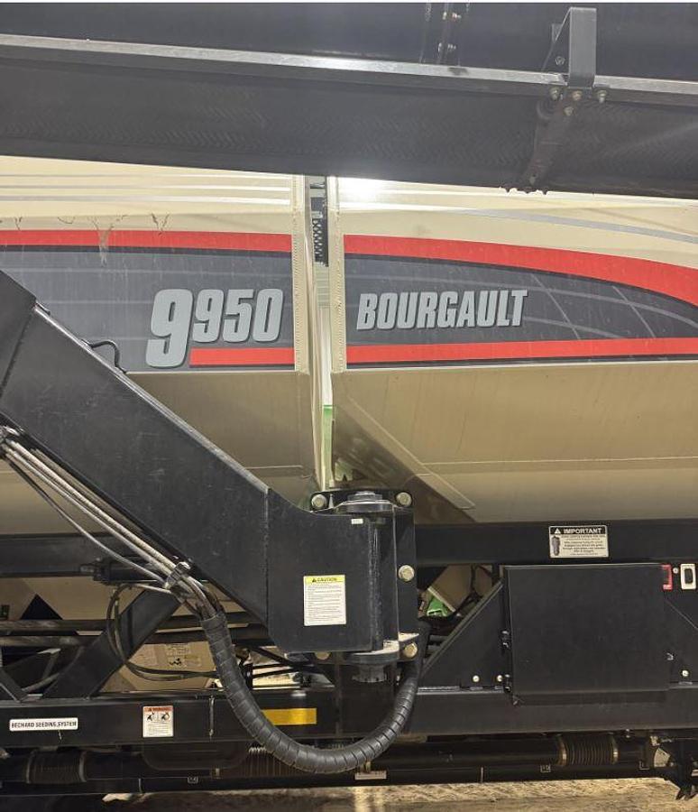 Used 2018 Bourgault 3820-60 & 2021 9950 Cart