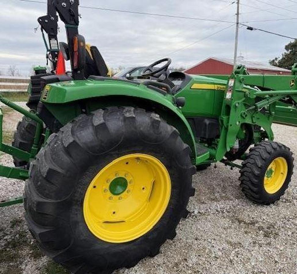 Used 2015 JOHN DEERE 4066R