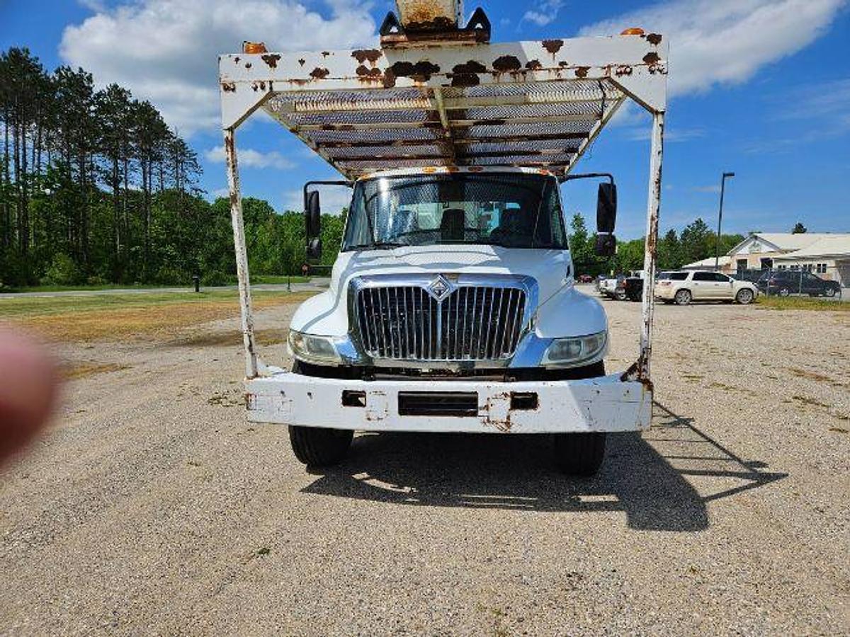 Used 2005 INTERNATIONAL 4300 DT466