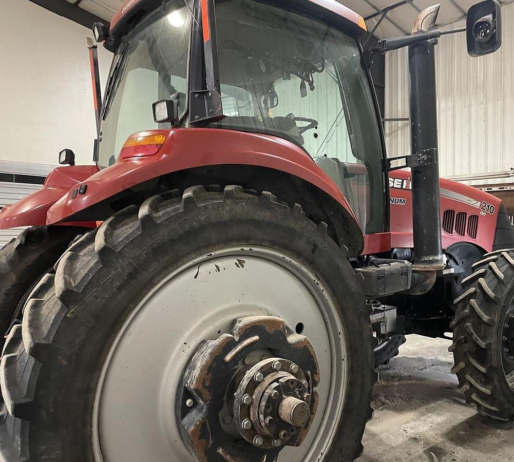 Used 2011 CASE IH MAGNUM 210 CVT Tractor