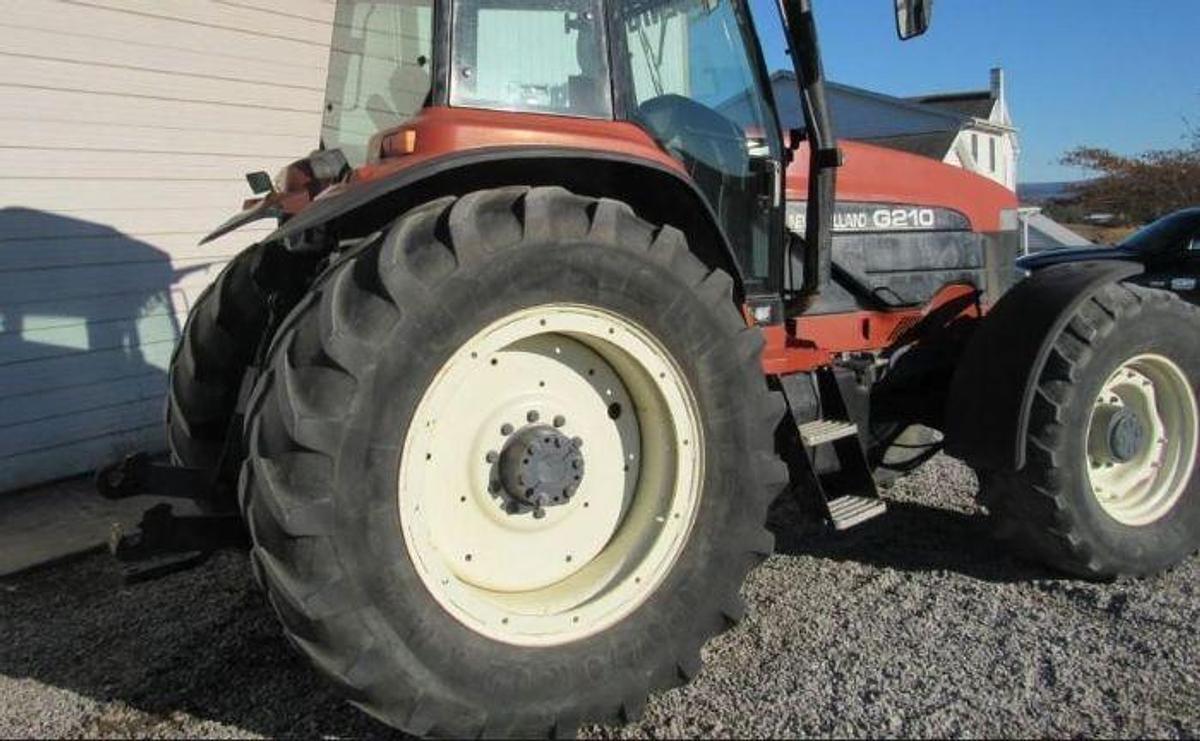 Used 2000 NEW HOLLAND G210