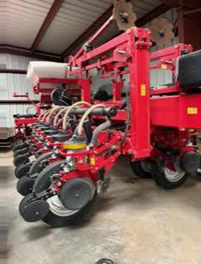 Used 2014 AGCO 8800 Planter