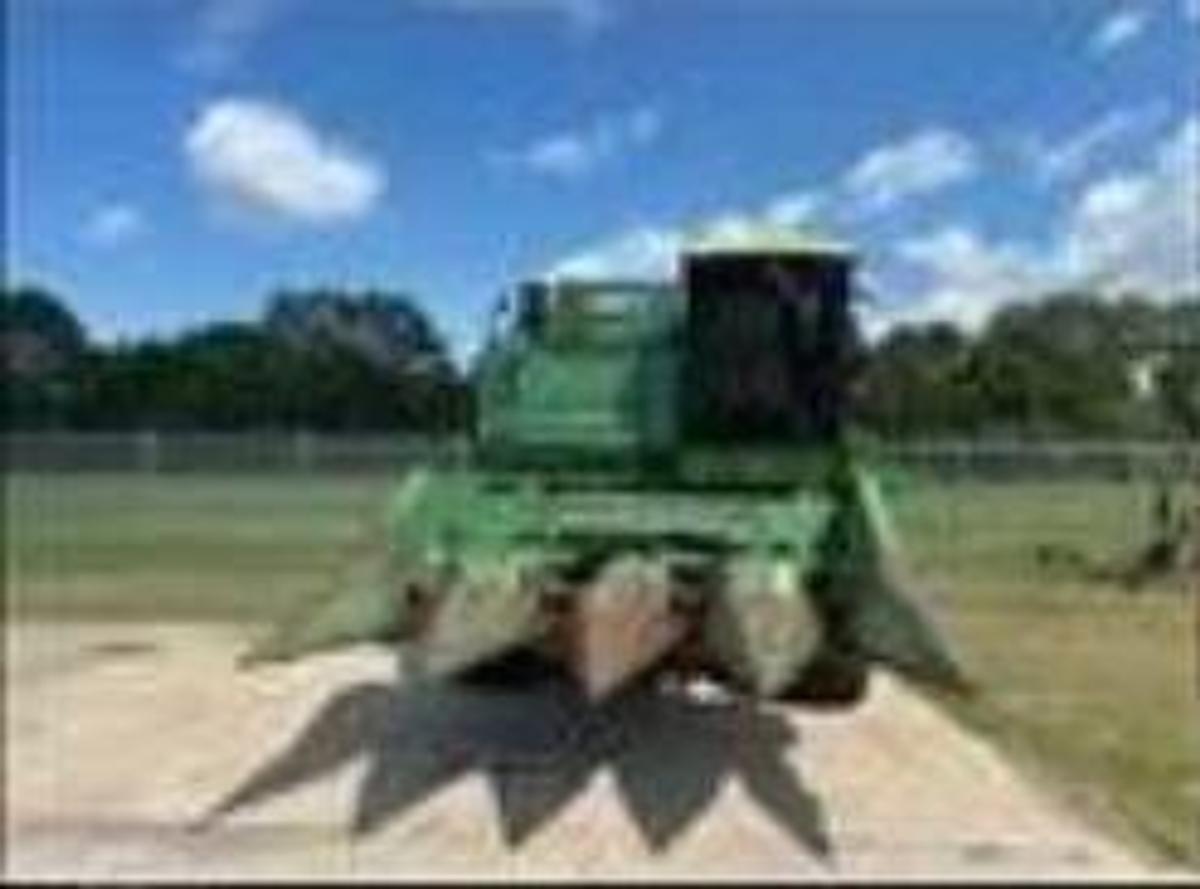 Used 1989 John Deere 7720 Titian 2 Combine