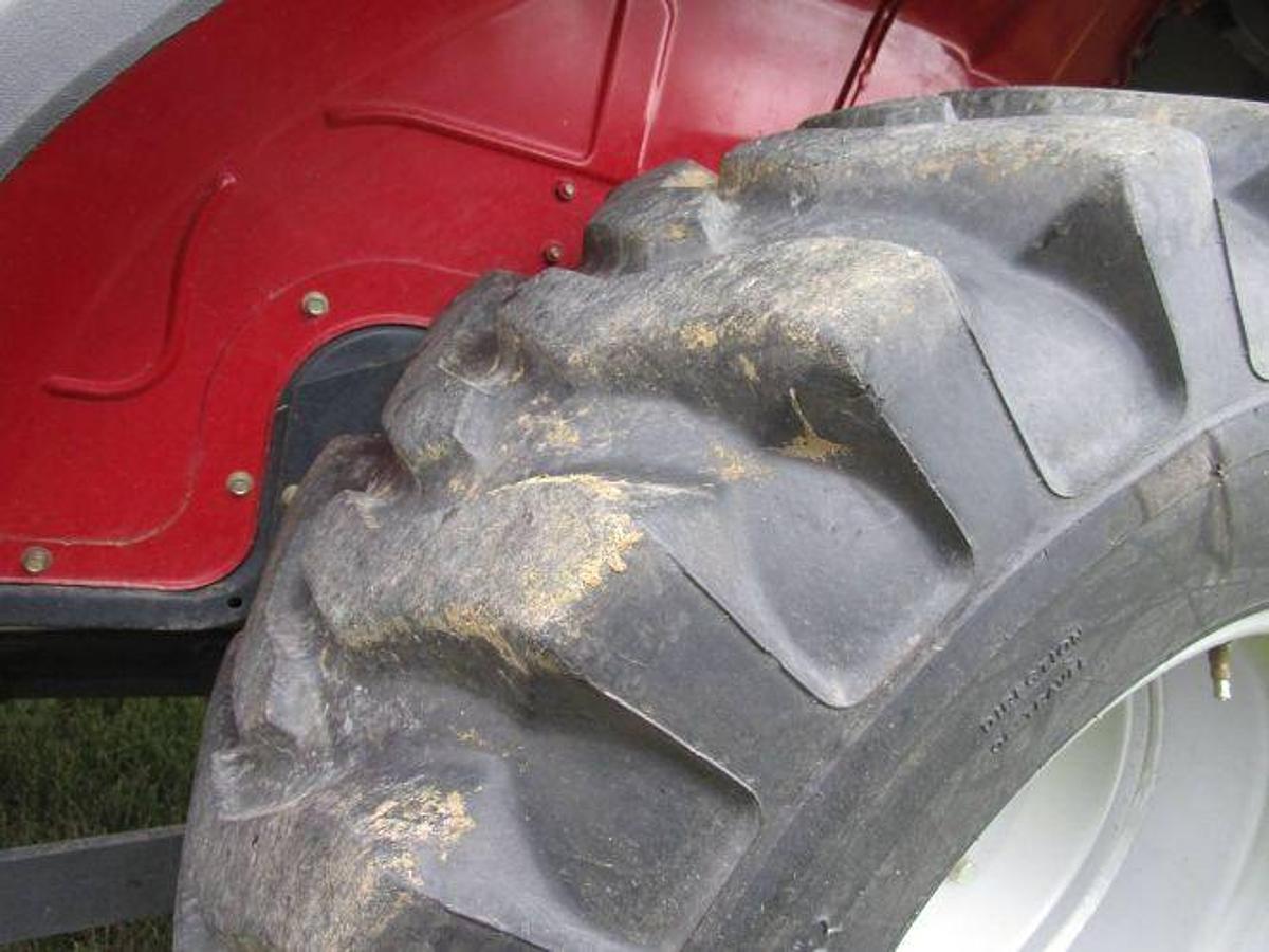 Used 2005 Mahindra 3510 with Loader