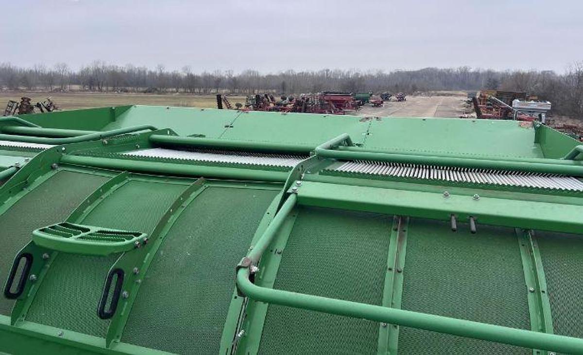 Used 2016 JOHN DEERE CP690