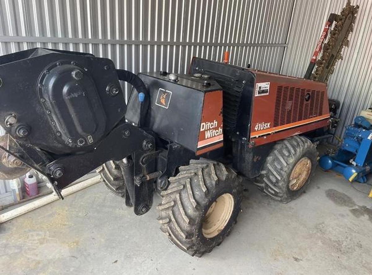 Used 2006 Ditch Witch 410SXD with Trailer