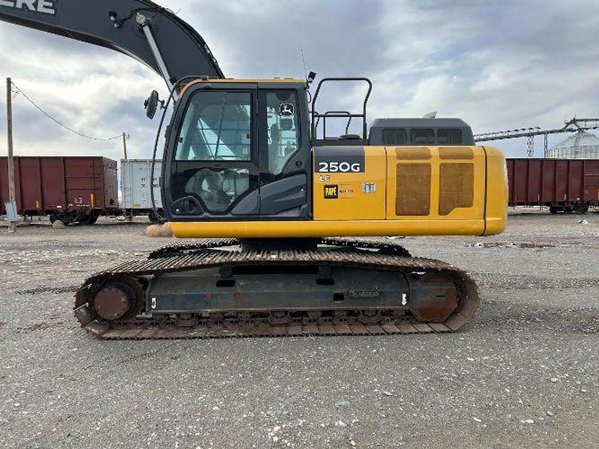 Used 2019 JOHN DEERE 245G