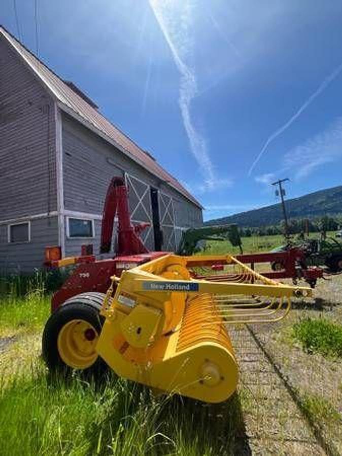 Used 2010 NEW HOLLAND Chopper 790 Harvester for Silage