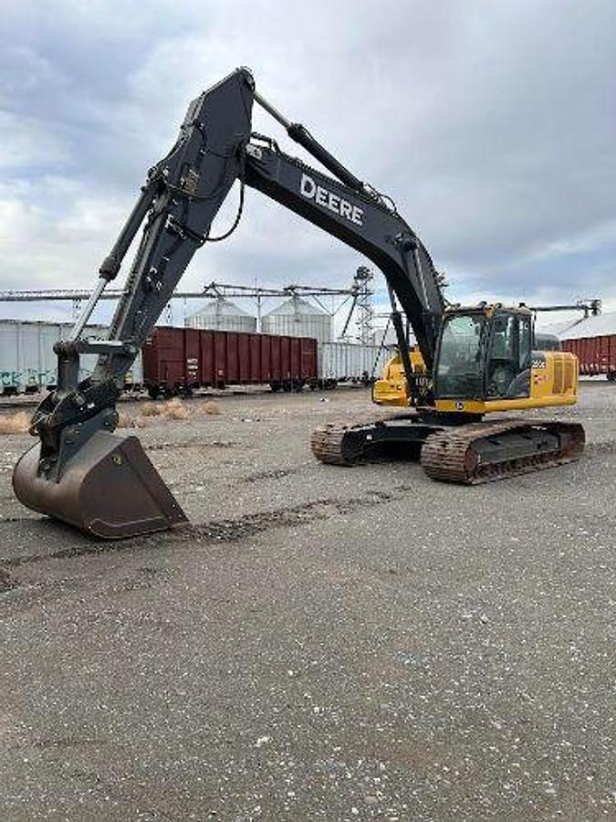 Used 2019 JOHN DEERE 245G