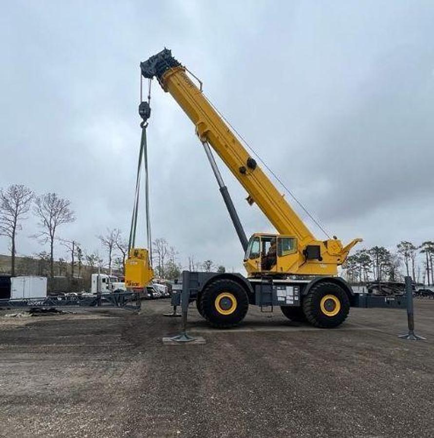 Used 2008 Grove RT890E