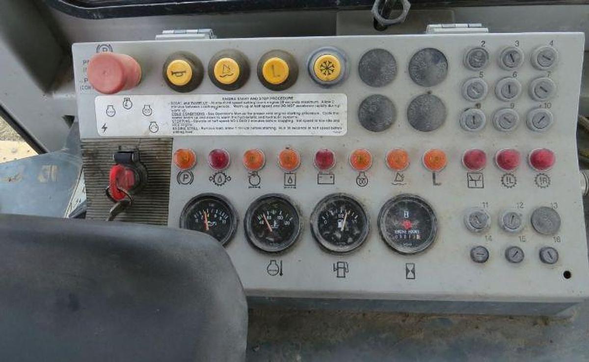 Used 2004 JOHN DEERE 755C