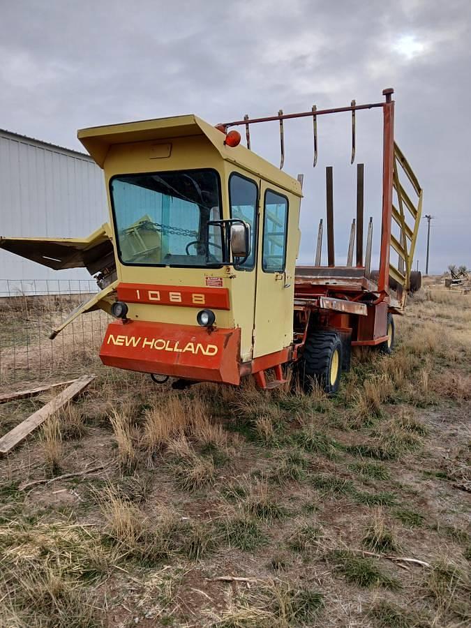 Used 1977 New Holland 1068 Bale Wagon