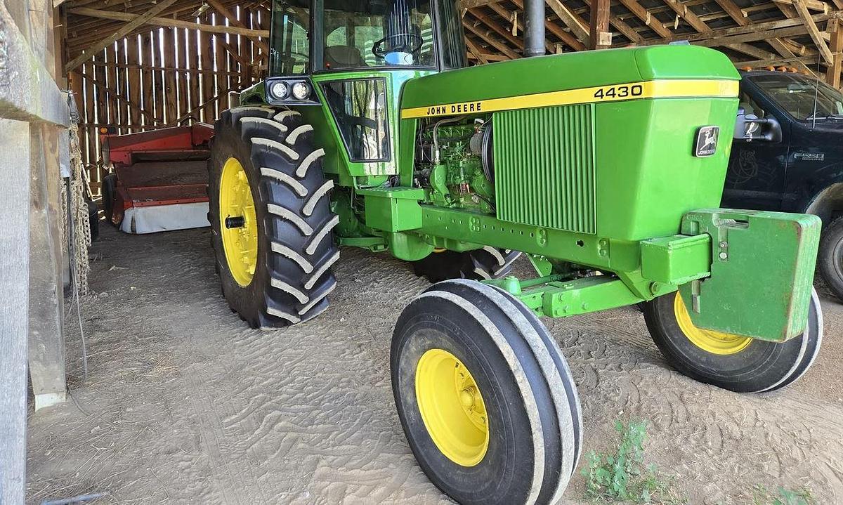 Used 1974 JOHN DEERE 4430