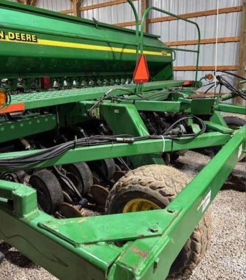Used 2002 JOHN DEERE 1560