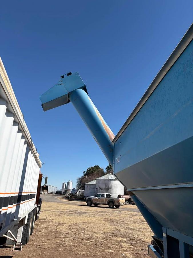 Used Kinze Grain Cart