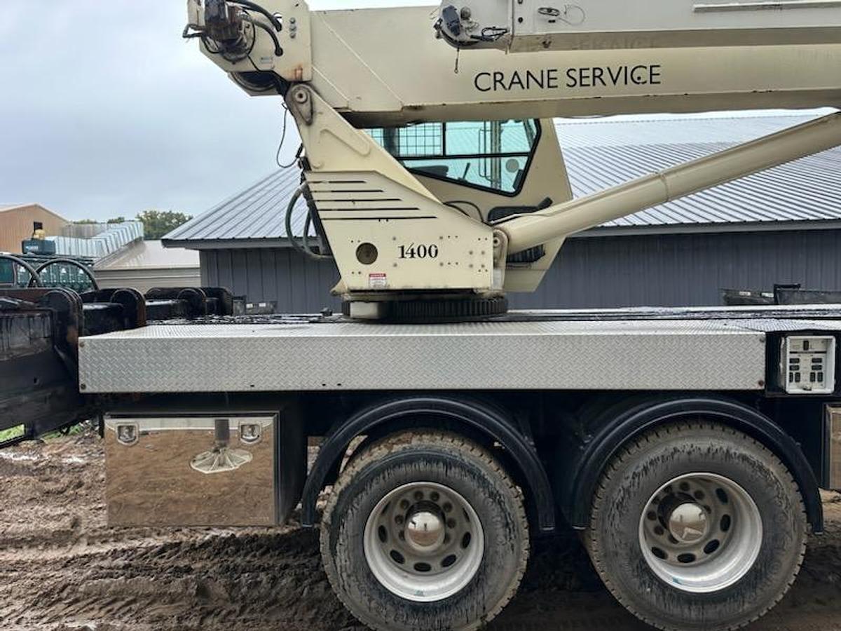 Used 2000 National 33 Ton Crane Truck Mounted on a Peterbilt