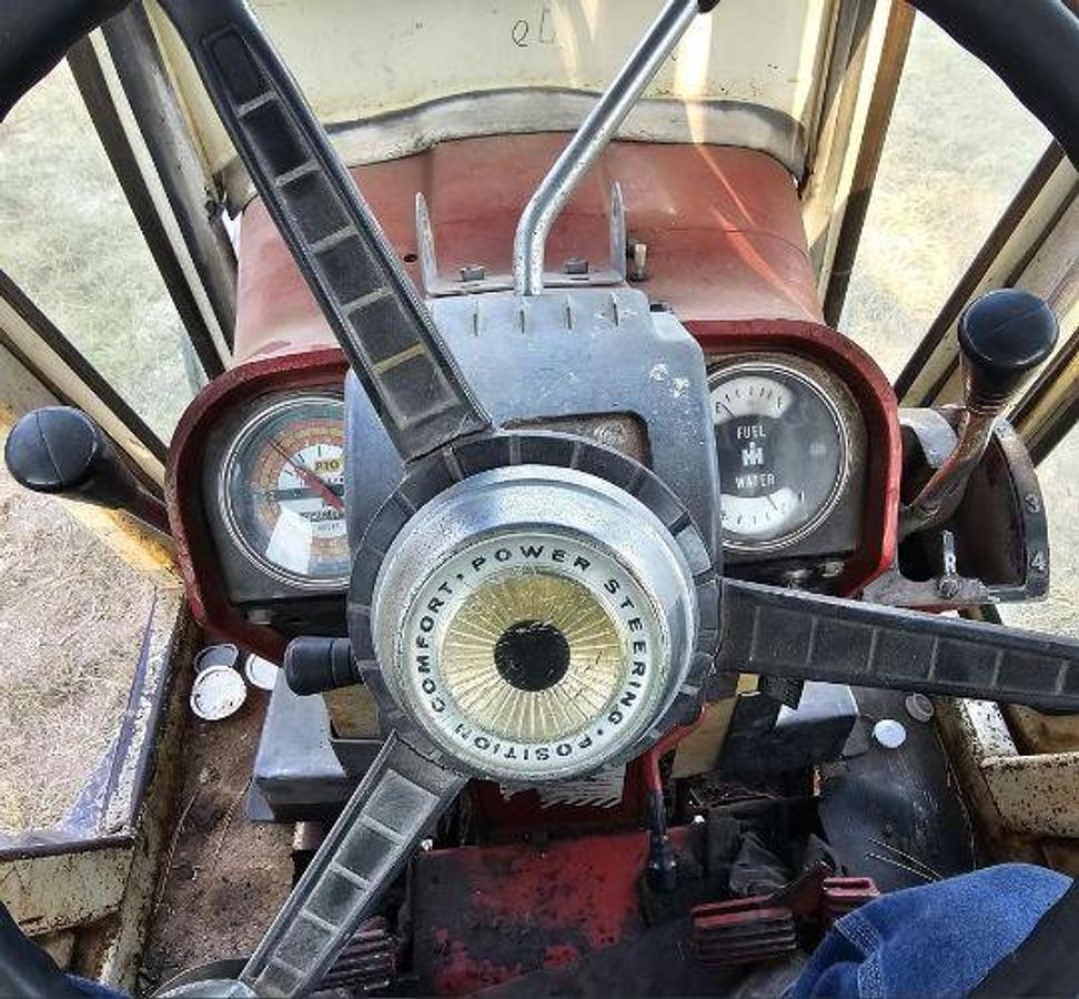 Used 1968 INTERNATIONAL 856 Custom