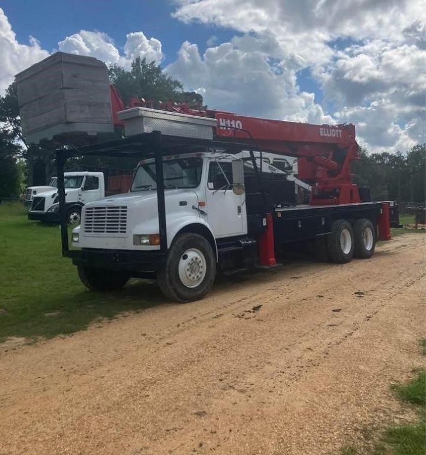 Used 2000 Elliott H110 Boom Truck (Mounted on International 4900)