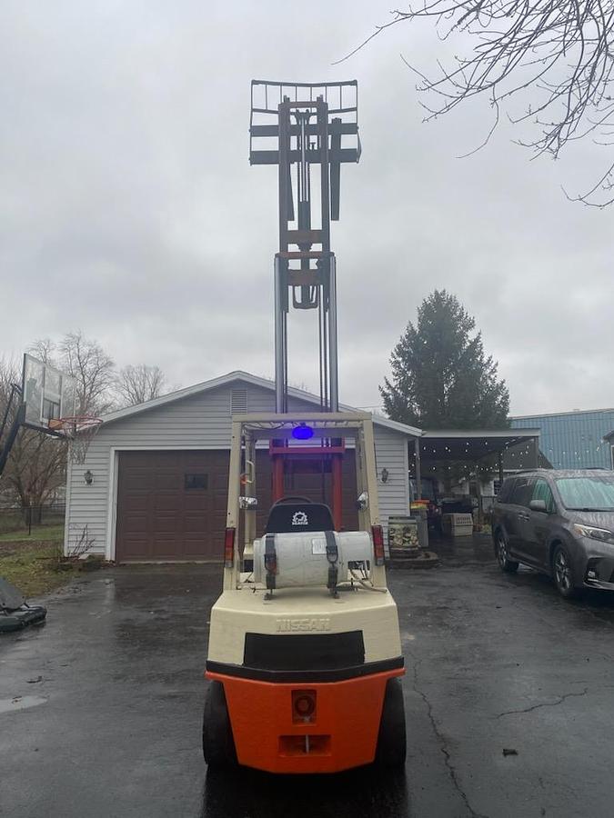Used 1994 Nissan PH02A25V Forklift