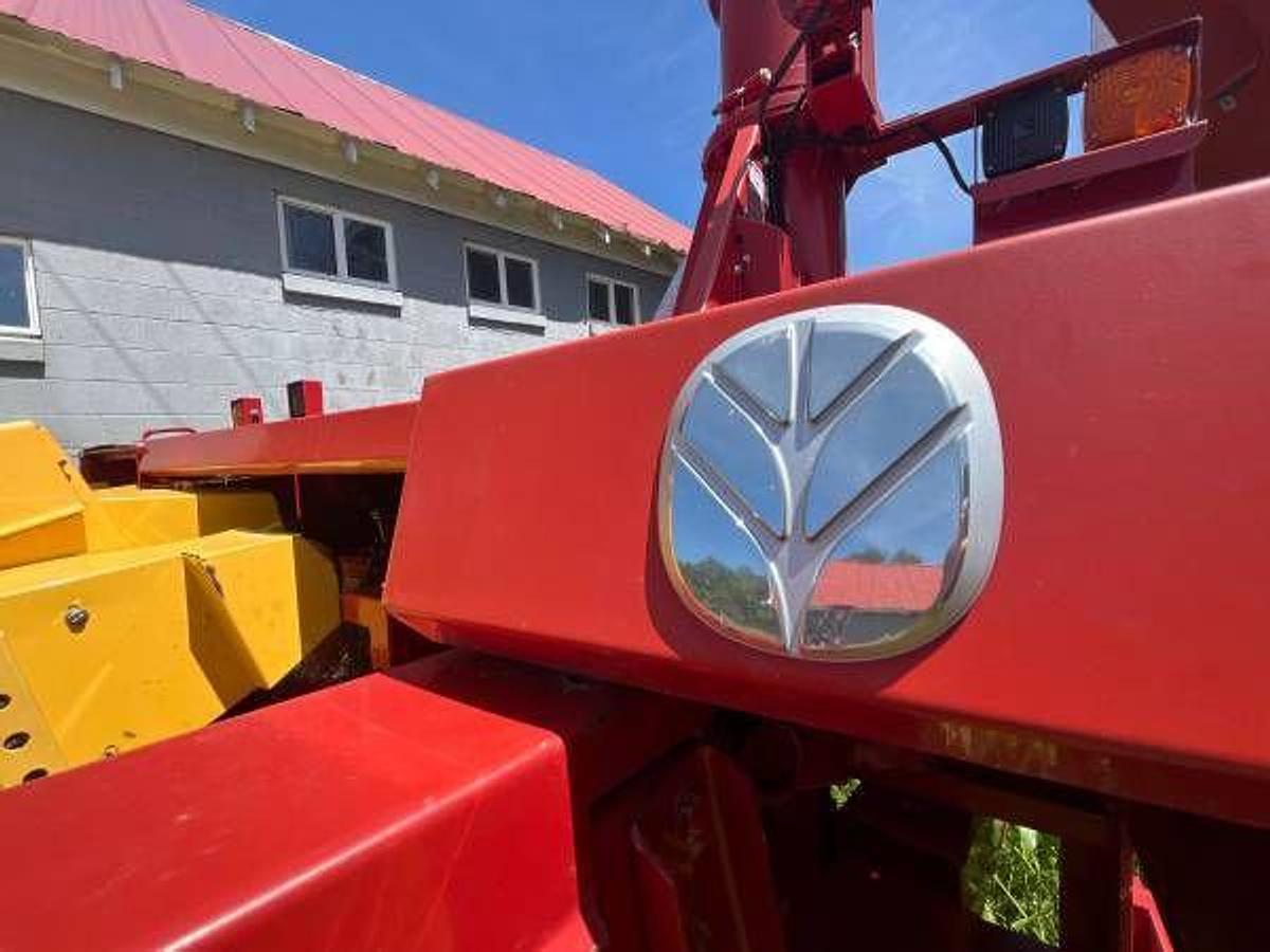 Used 2010 NEW HOLLAND Chopper 790 Harvester for Silage