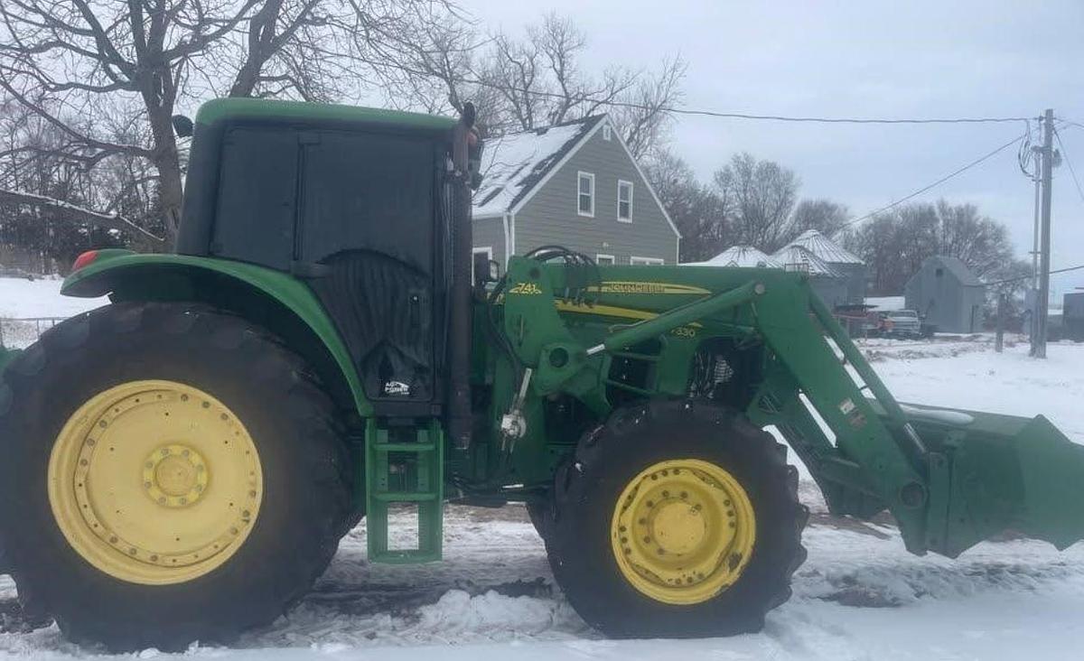 Used 2011 JOHN DEERE 7330