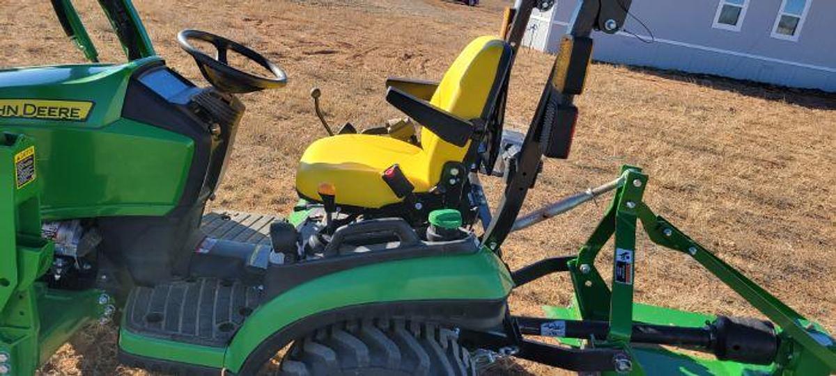 Used 2020 JOHN DEERE 1025R