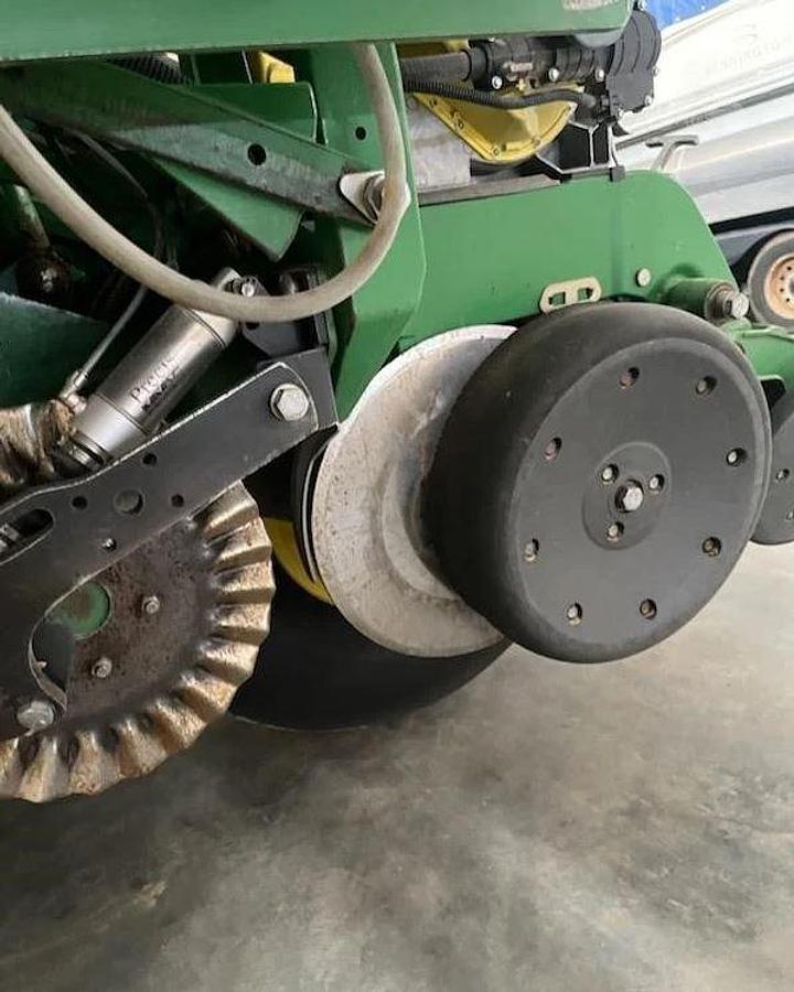 Used 2013 JOHN DEERE 1790 Planter