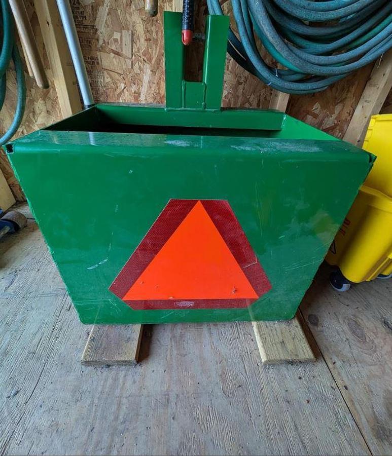 Used 2022 JOHN DEERE 1025R