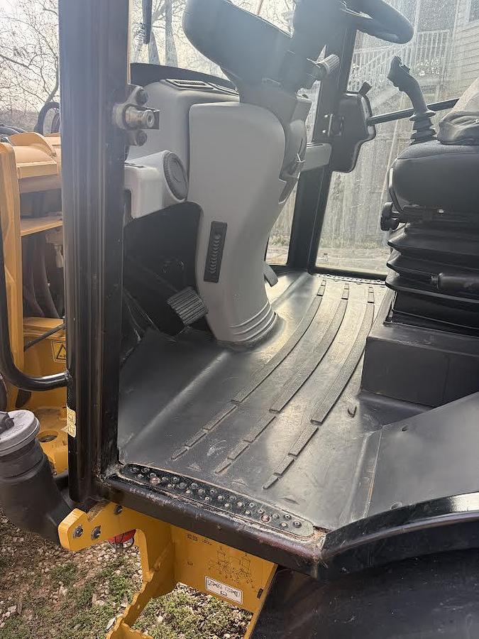 Used 2019 Caterpillar 906m