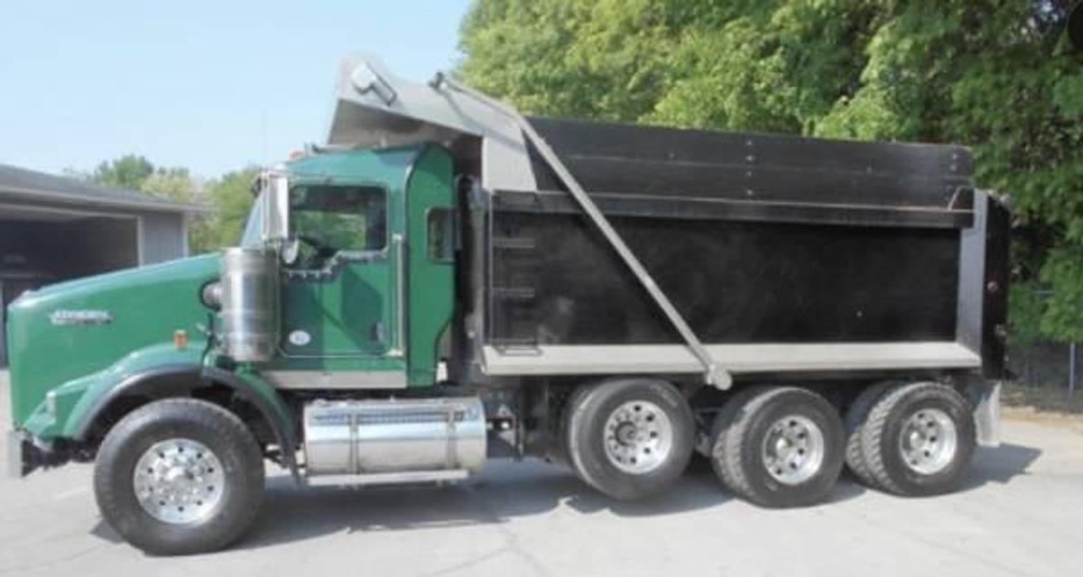 Used (2) 2022 Kenworth T800 Extra Cab Tri-Axle Trucks