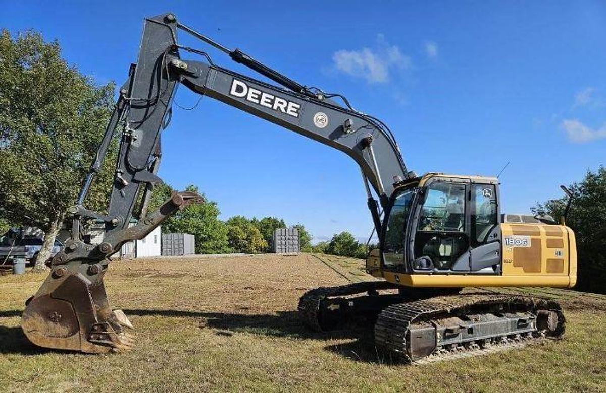 Used 2014 JOHN DEERE 180G LC