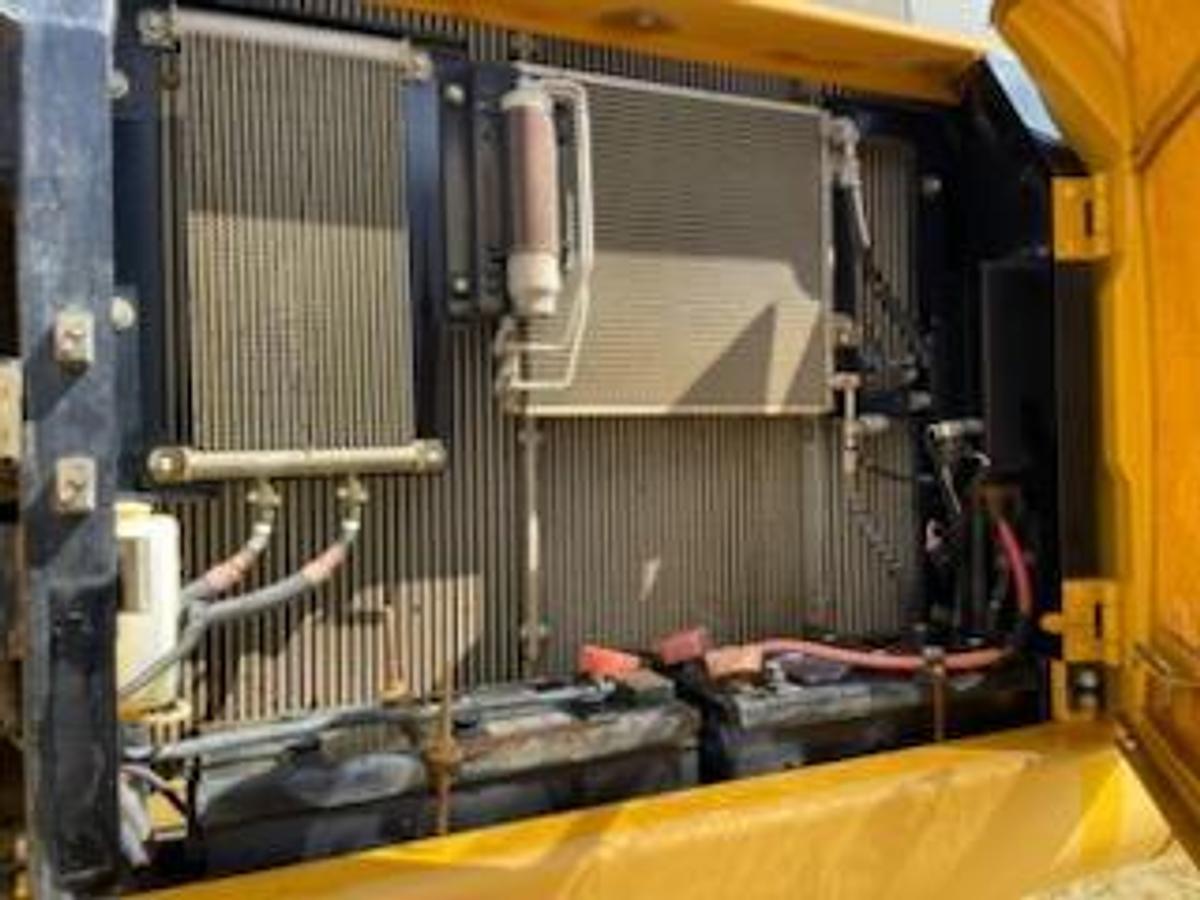 Used 2016 John Deere 210G LC